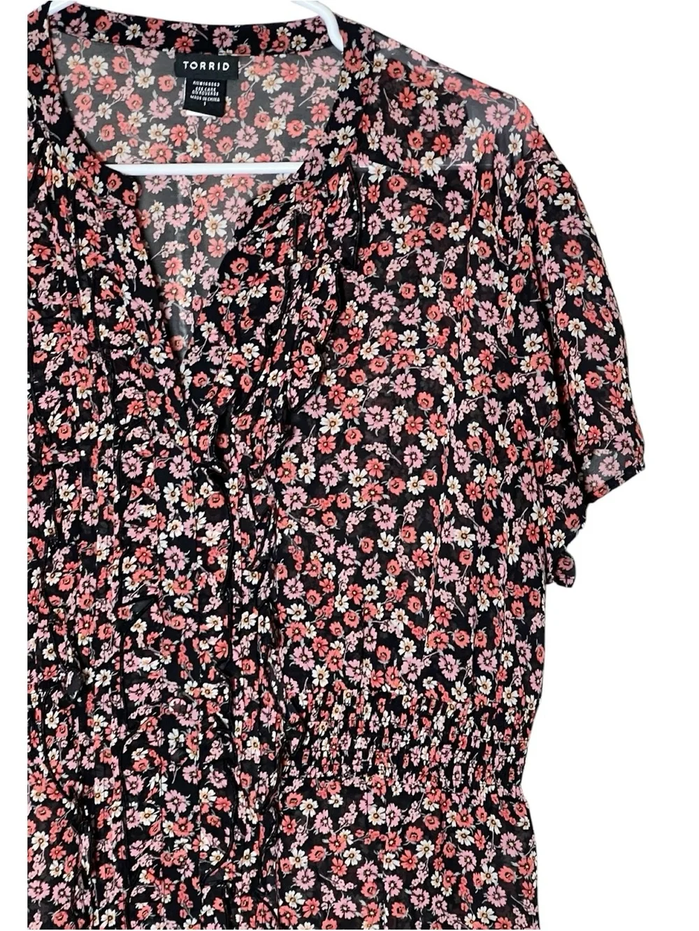 Torrid floral print button front smocked waist ruffle detail blouse size 1 14/16